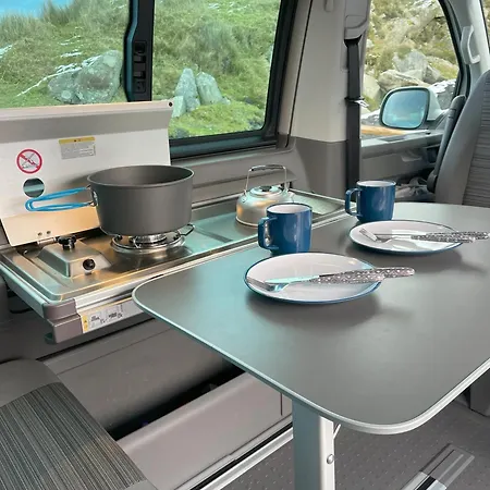 مكان تخييم Cookies Campers - Small Campervan دبلن